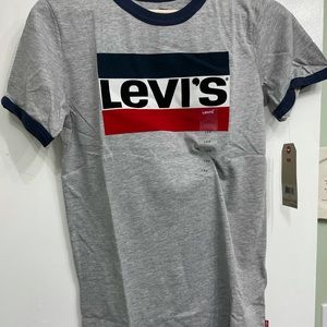 NWT Levi’s t-shirt - Size large